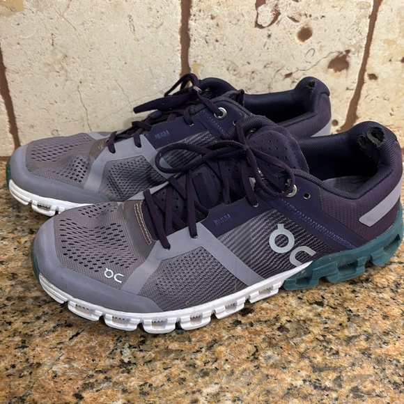 Women’s size 8 OnCloud runners - Picture 4 of 7